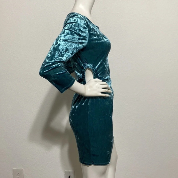 Everly NWT Turquoise Crushed Velvet Side Cutout Dress Size S - Picture 6 of 8